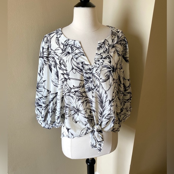 Rose & Olive Tops - Rose & Olive Blouse - Medium